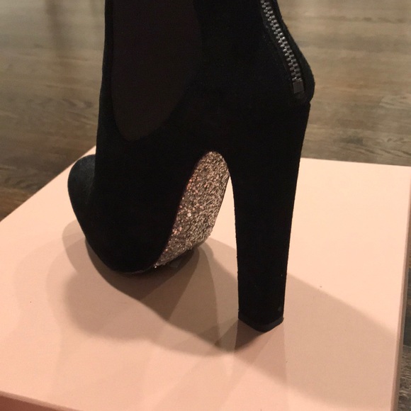 100% Authentic Miu Miu black suede size 38 boot. - Picture 4 of 5